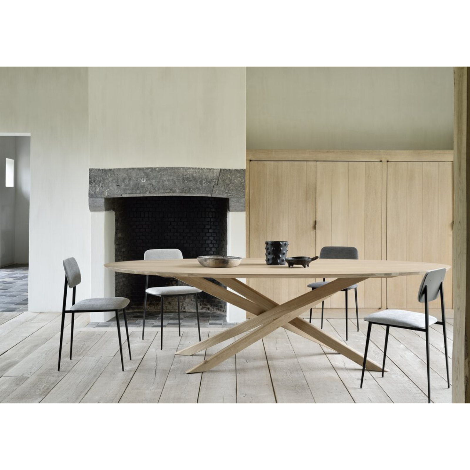 Mikado Dining Table - Oval 9 - a - FURNITURE - Dining Table - round Ethnicraft