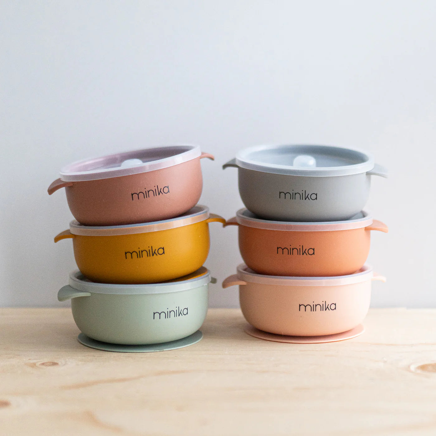 baby and kids mealtime bowls - pair of pint-sized handles, lid, and suction base, this bowl is sure to become a mealtime favourite at home or on the go