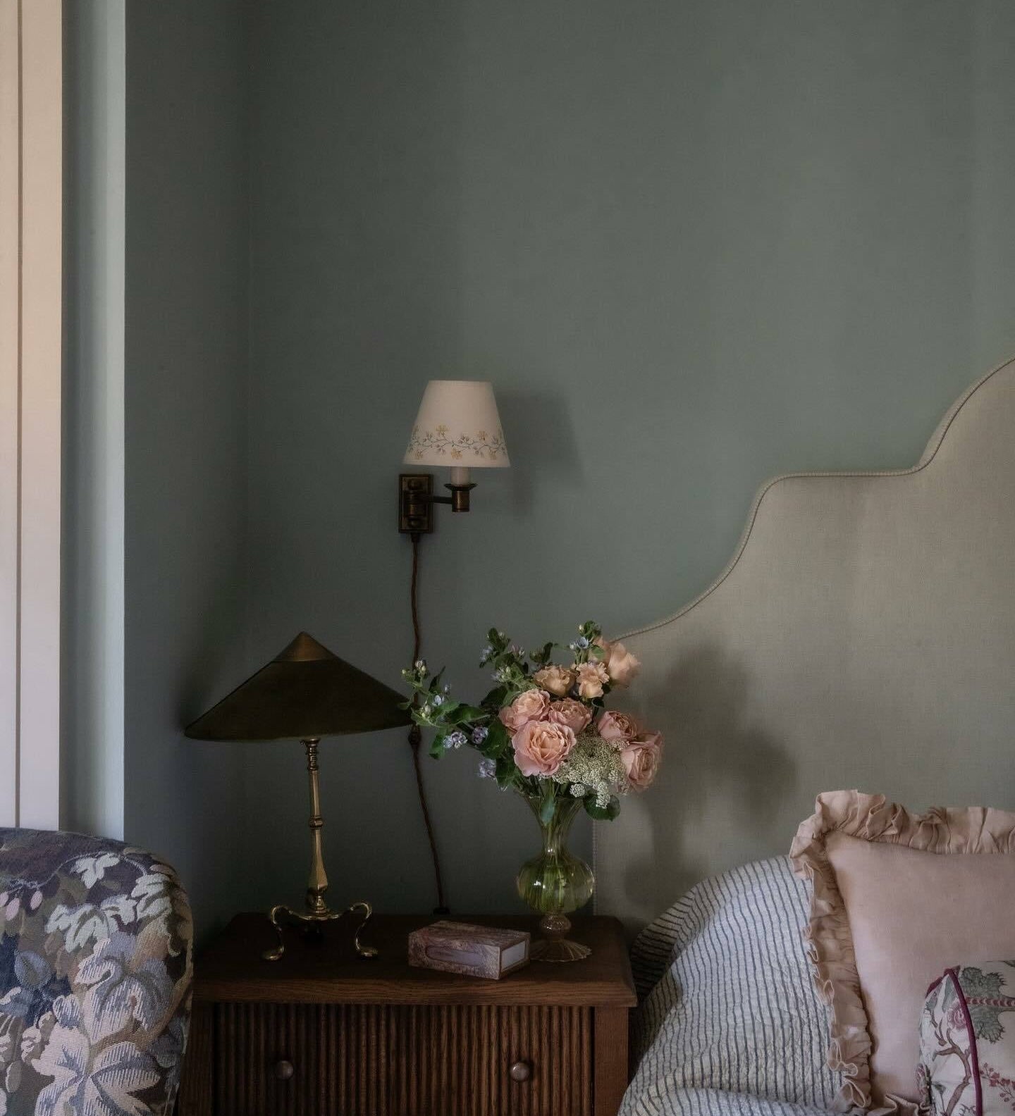 Farrow & Ball Middle Ground No. 209 - Archive Collection – view 2