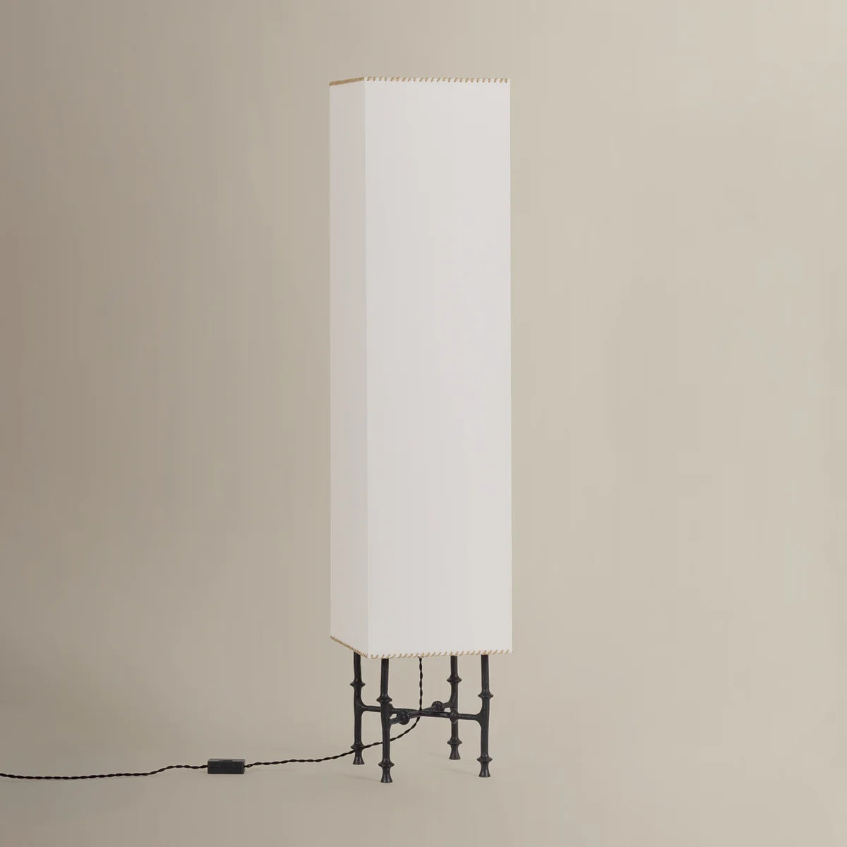 Cy Floor Lamp – view 2