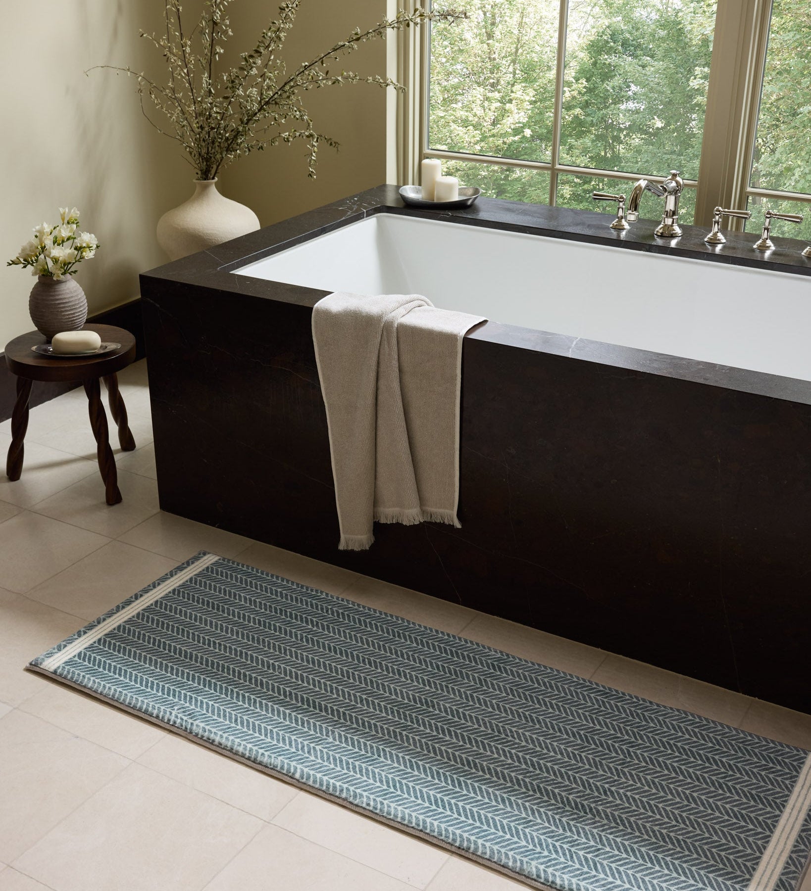 Chris Loves Julia x Loloi Marvin Blue / Ivory Bath Mat - Rug & Weave