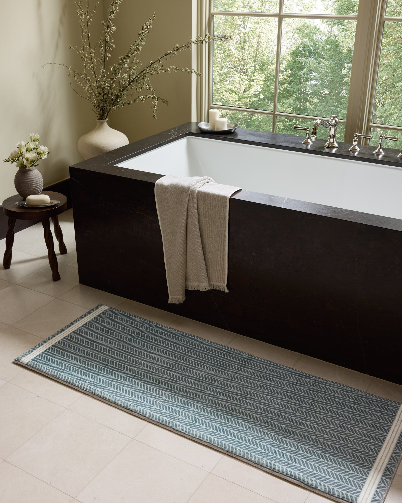 Chris Loves Julia x Loloi Marvin Blue / Ivory Bath Mat - Rug & Weave