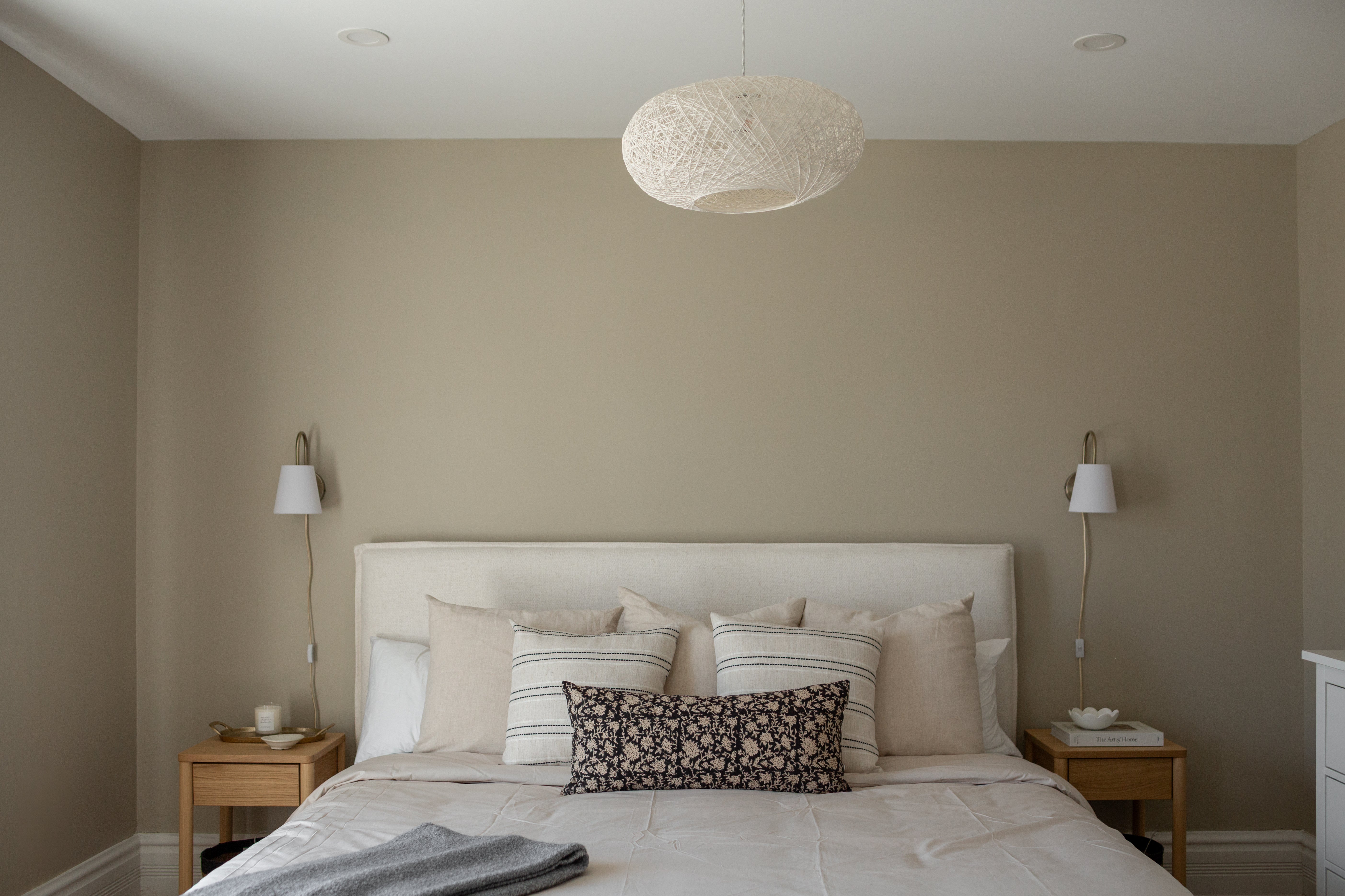 Jules Bed 13 - FURNITURE - bed Style in Form