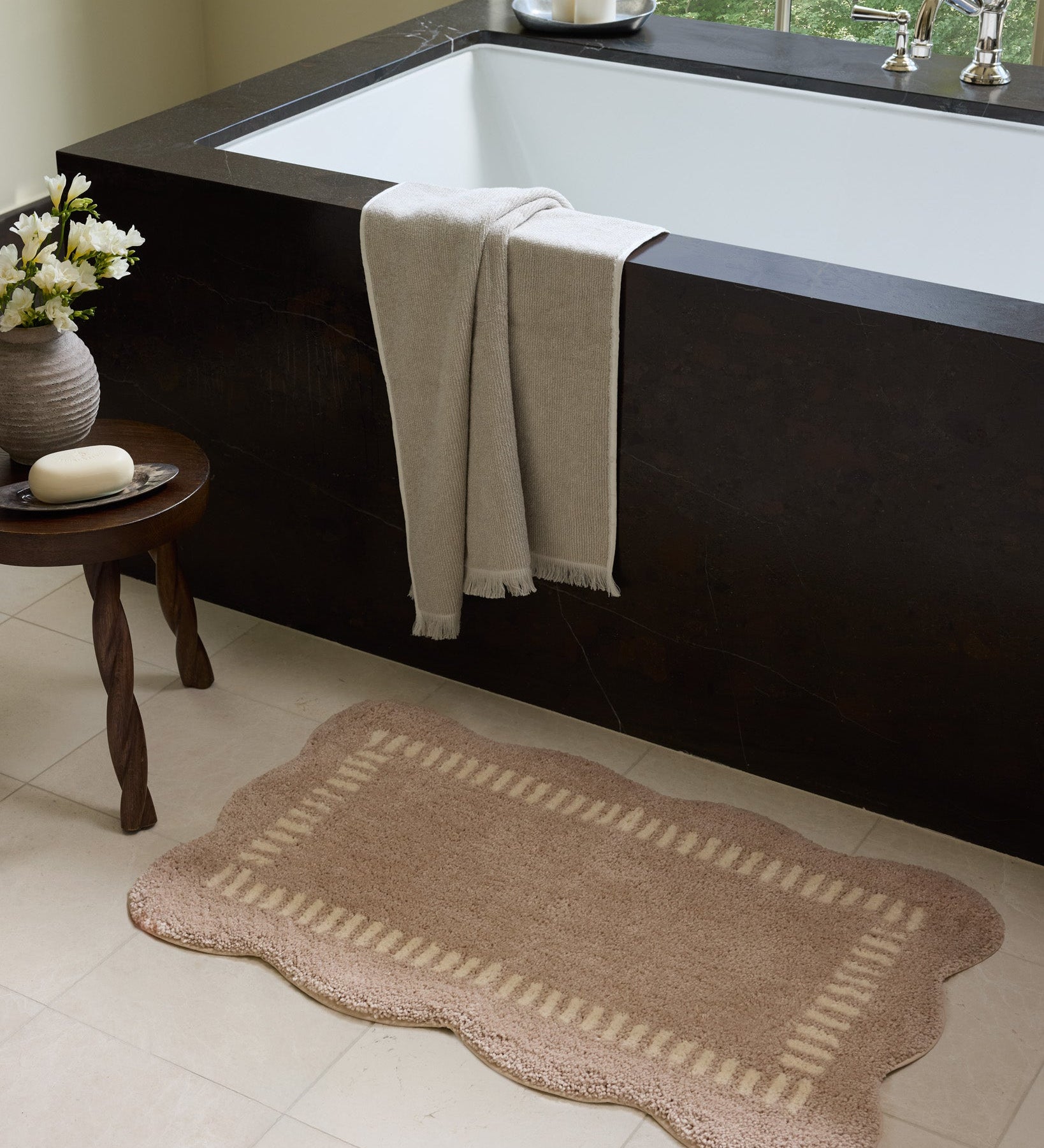 Chris Loves Julia x Loloi Valerie Blush / Ivory Bath Mat - Rug & Weave
