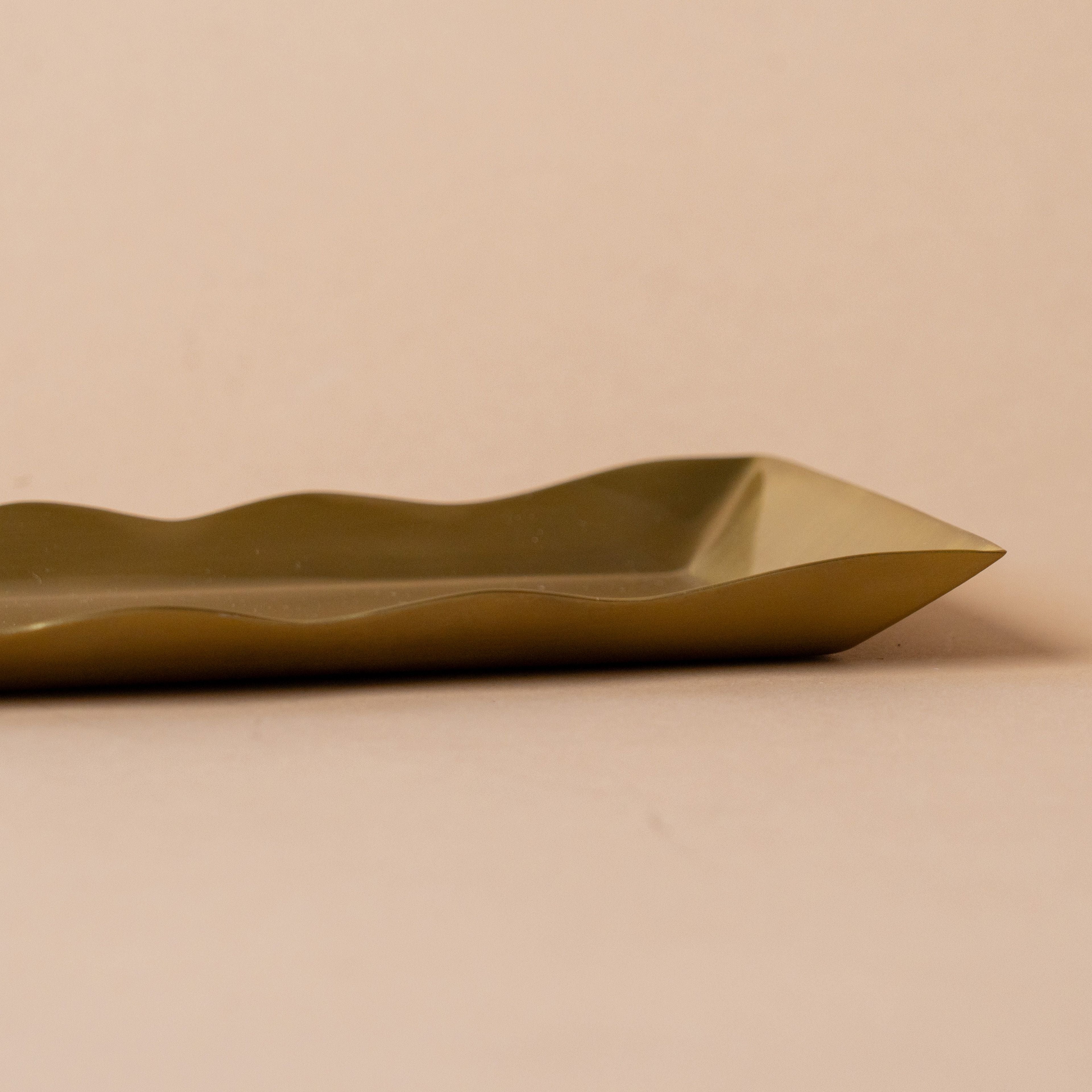 Scallop Tray with Brass Finish tray Papier (Faire)