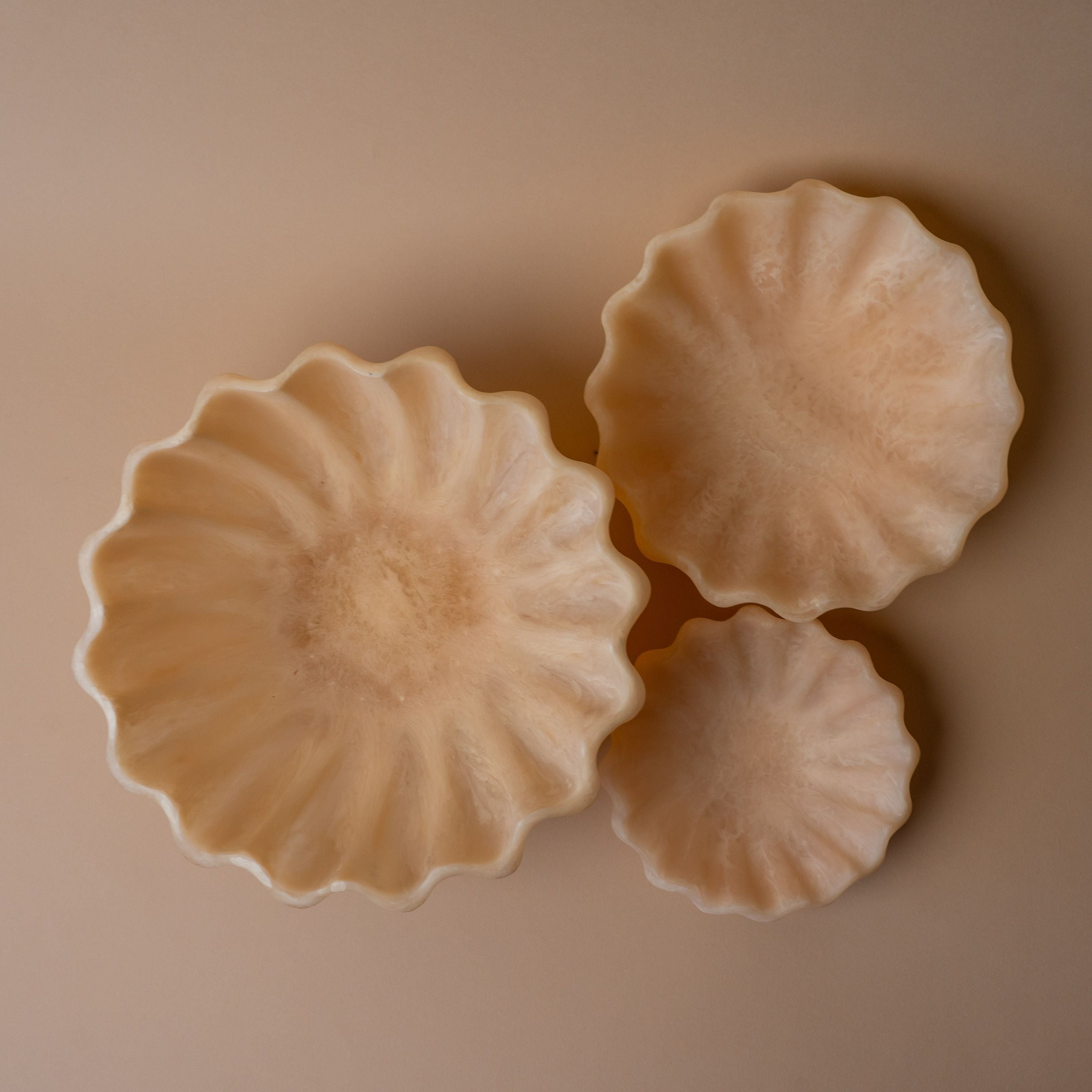 Opalescent Resin Scallop Bowl – view 2