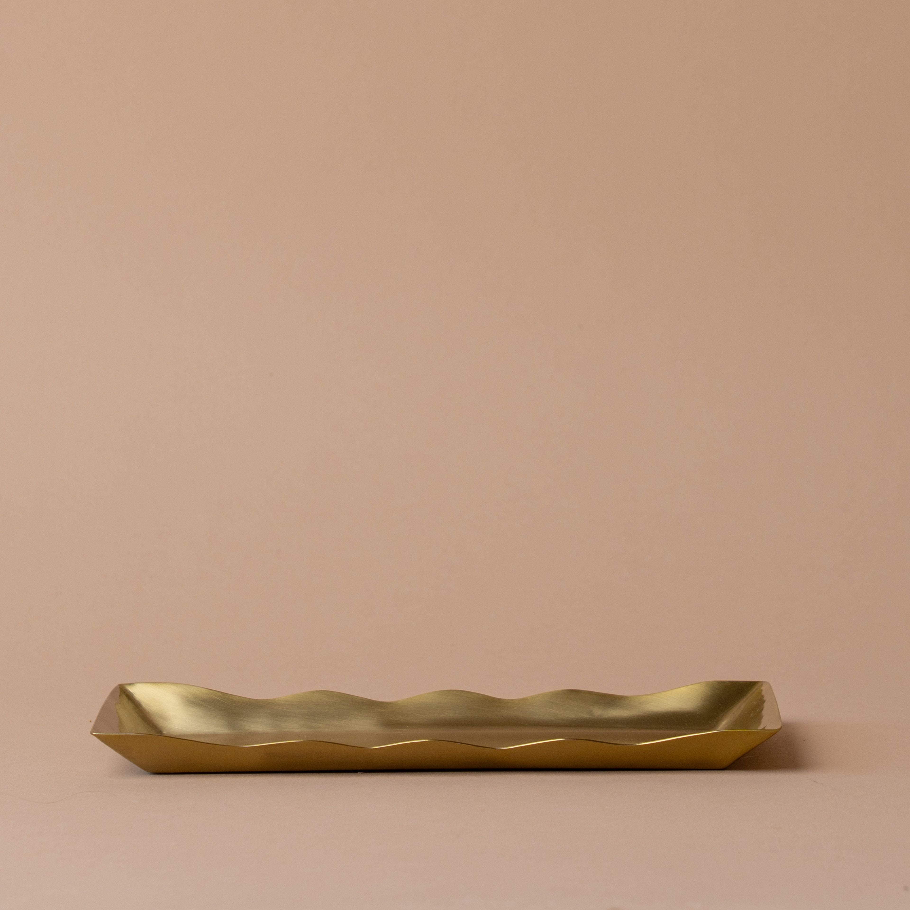 Scallop Tray with Brass Finish tray Papier (Faire)