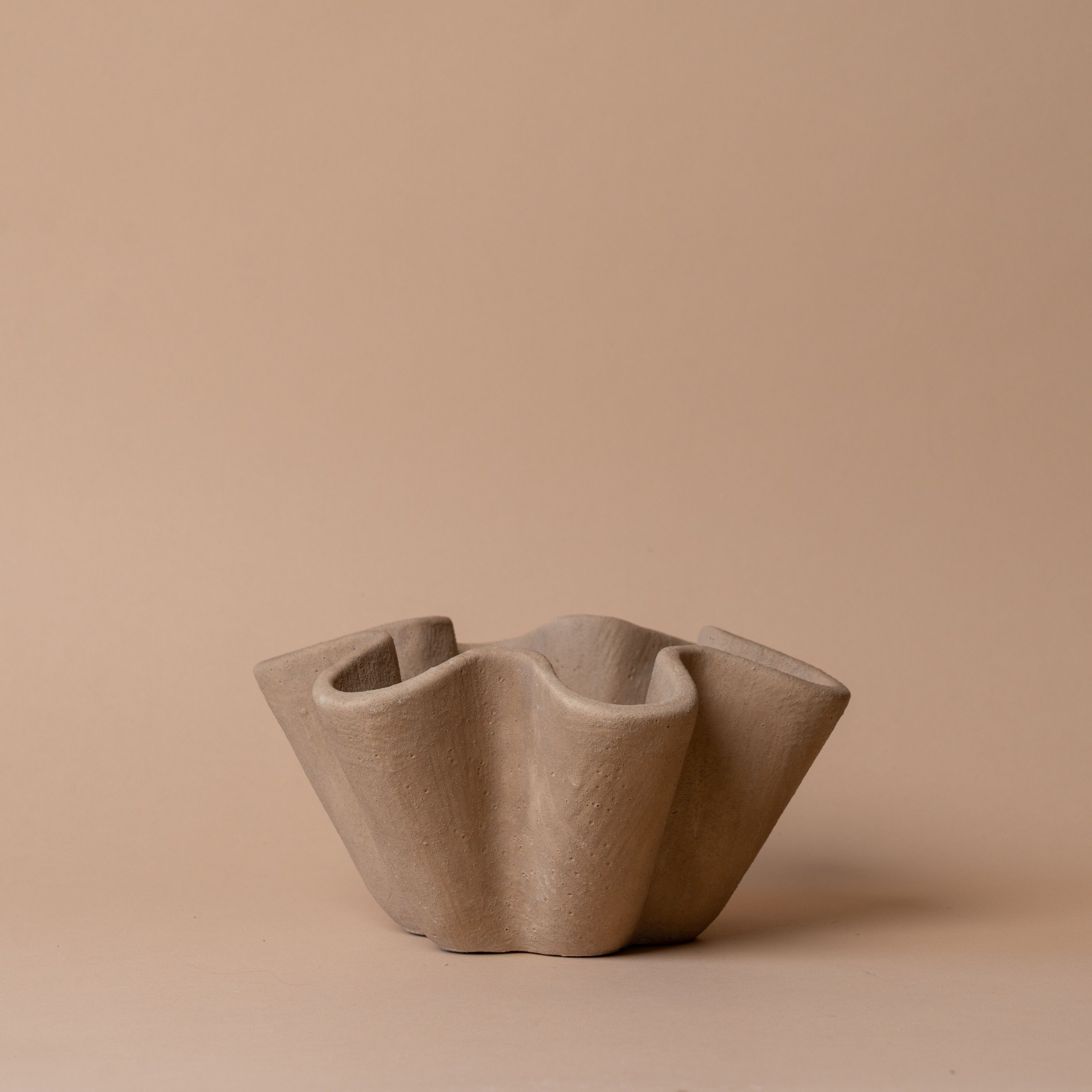 Cement Planter with Ruffle Edge planter Accents De Ville (ShopZio)