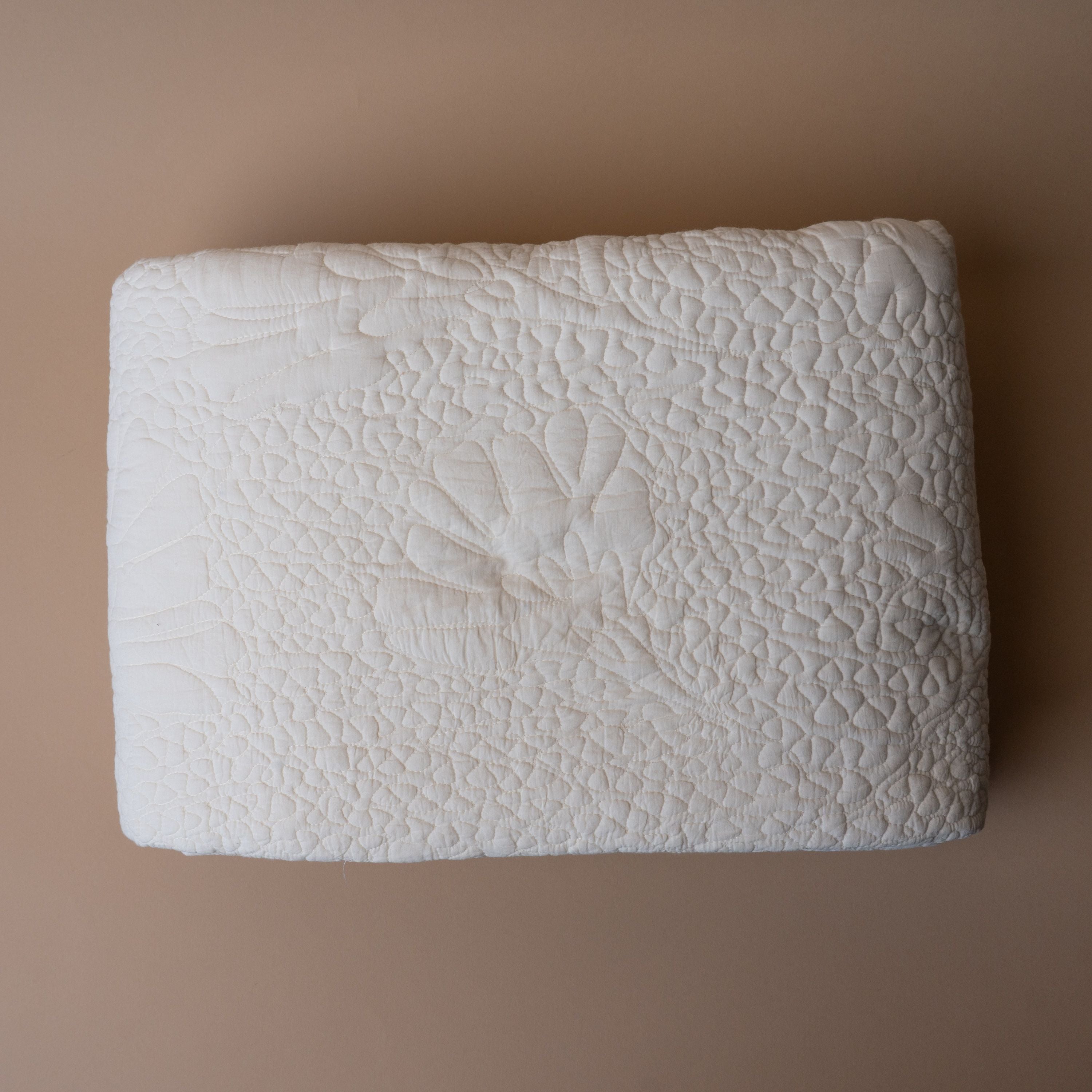 Ivory Floral Stitch Bed Quilt – view 2